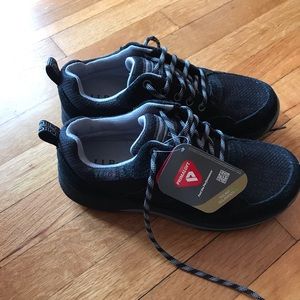 LLbean snow sneakers size 6 snow boots